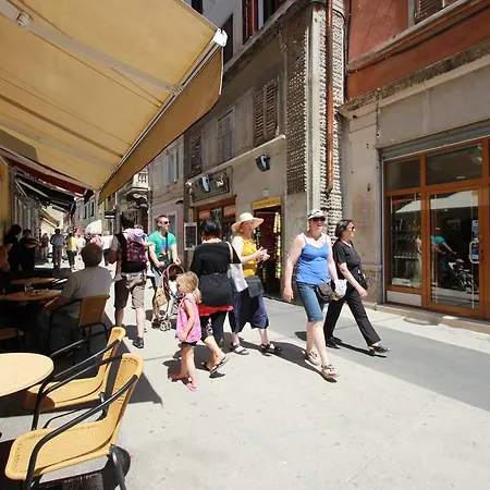 Top Center Rooms & Studio Gostinjska kuća 3*