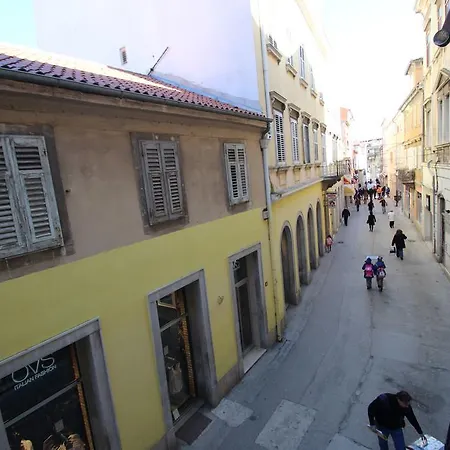 Top Center Rooms & Studio 3* Pula