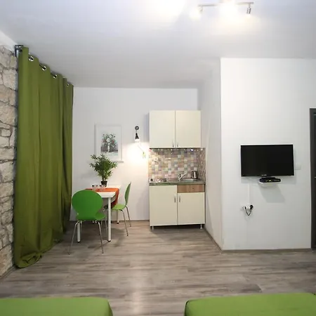 Center & 게스트하우스