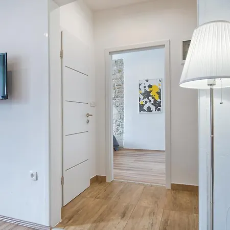 Center & 게스트하우스 풀라