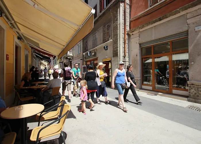 Top Center Rooms & Studio Gostinjska kuća 3*