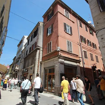 Top Center Rooms & Studio Pula