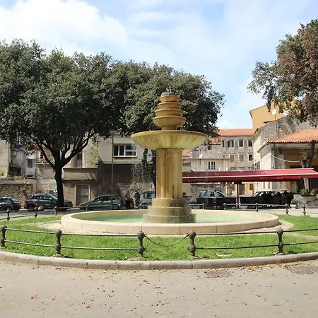 Center & בית הארחה 3*