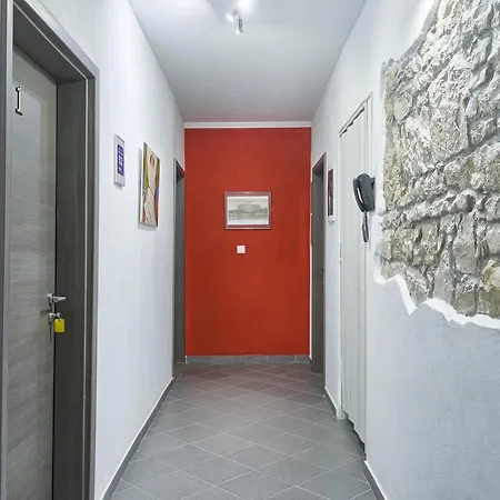 Pensión Center & 3*