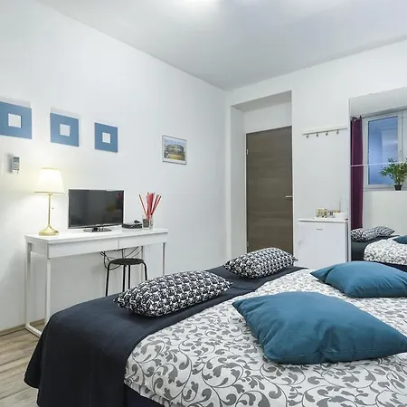 Top Center Rooms & Studio 3* Pula