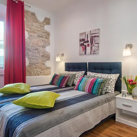 Top Center Rooms & Studio Guest house 3*