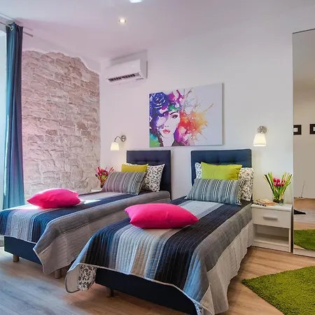 Top Center Rooms & Studio 3* Pula