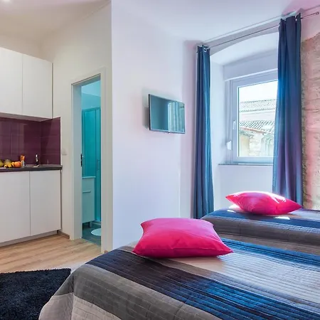 Top Center Rooms & Studio Gostinjska kuća