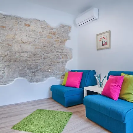 Top Center Rooms & Studio 3* Pula