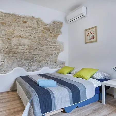 Guest house Top Center Rooms & Studio