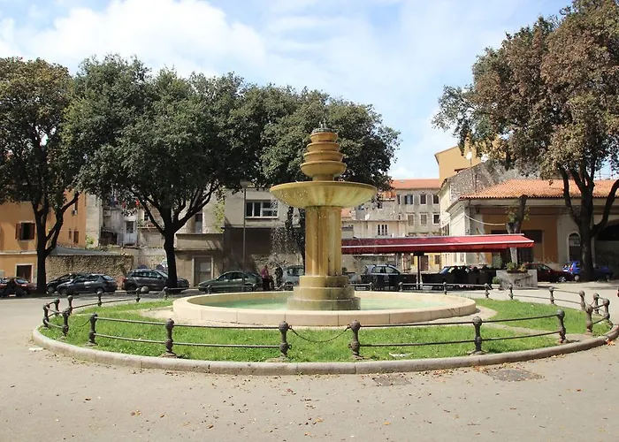 Center & בית הארחה 3*