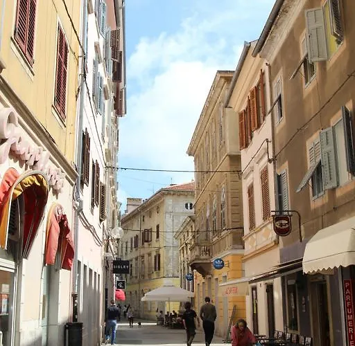 Top Center Rooms & Studio Guest house 3*