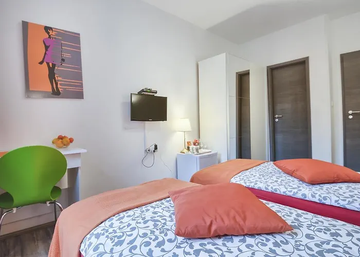 Top Center Rooms & Studio