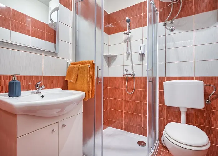 Top Center Rooms & Studio Guest house 3*