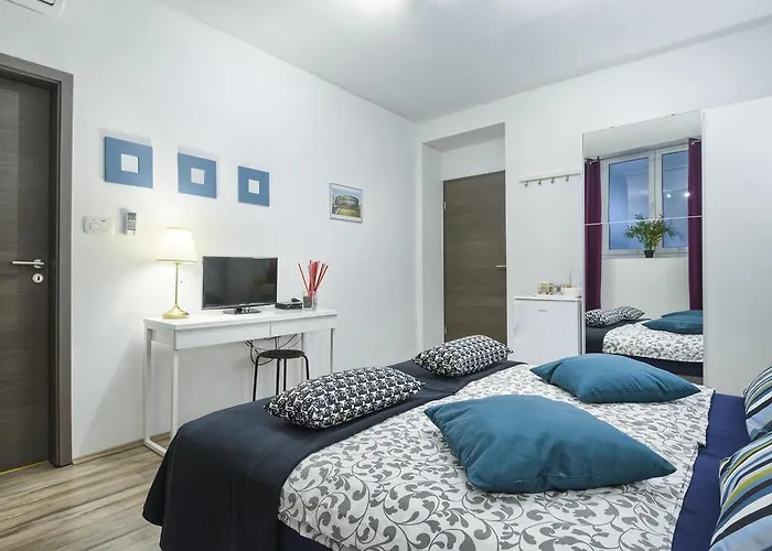 Top Center Rooms & Studio 3* Pula