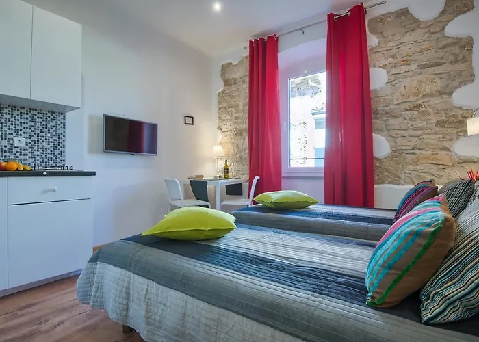 Top Center Rooms & Studio 3* Pula