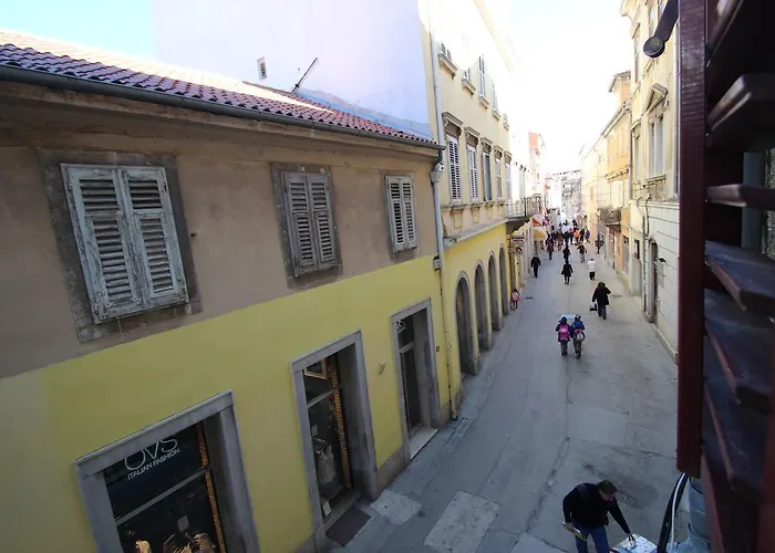 Center Rooms&studio 3* Pula